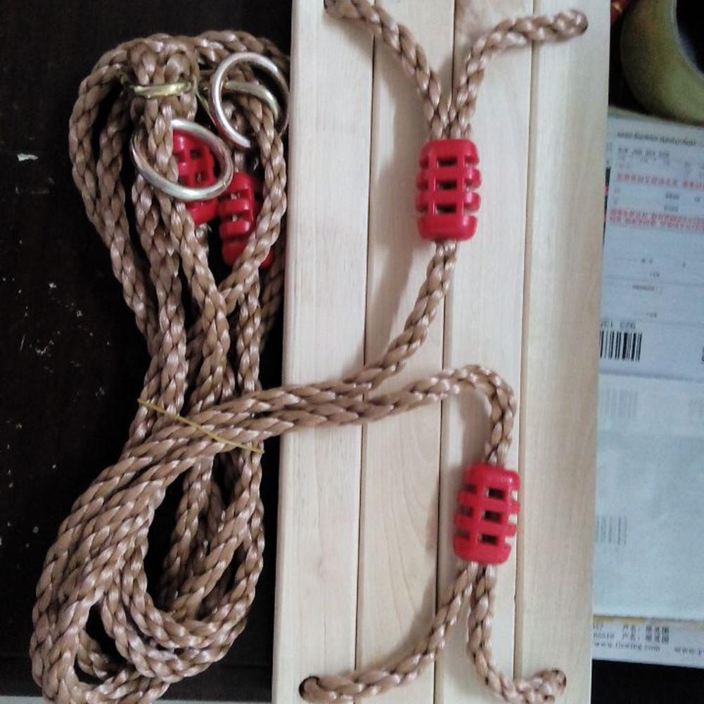 Klassischer Holzschaukelsitz mit starkem Schaukelseil, höhenverstellbare Hängeschaukel für drinnen und draußen