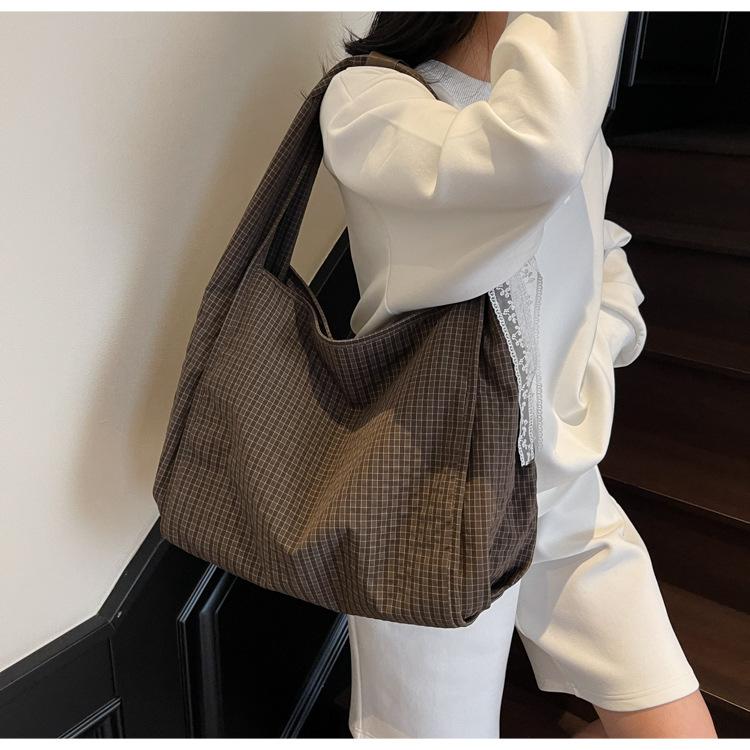 New Fashion Bag, Large-capacity Versatile Shoulder Bag, Commuter Tote Bag, Lazy Wind Messenger Bag.