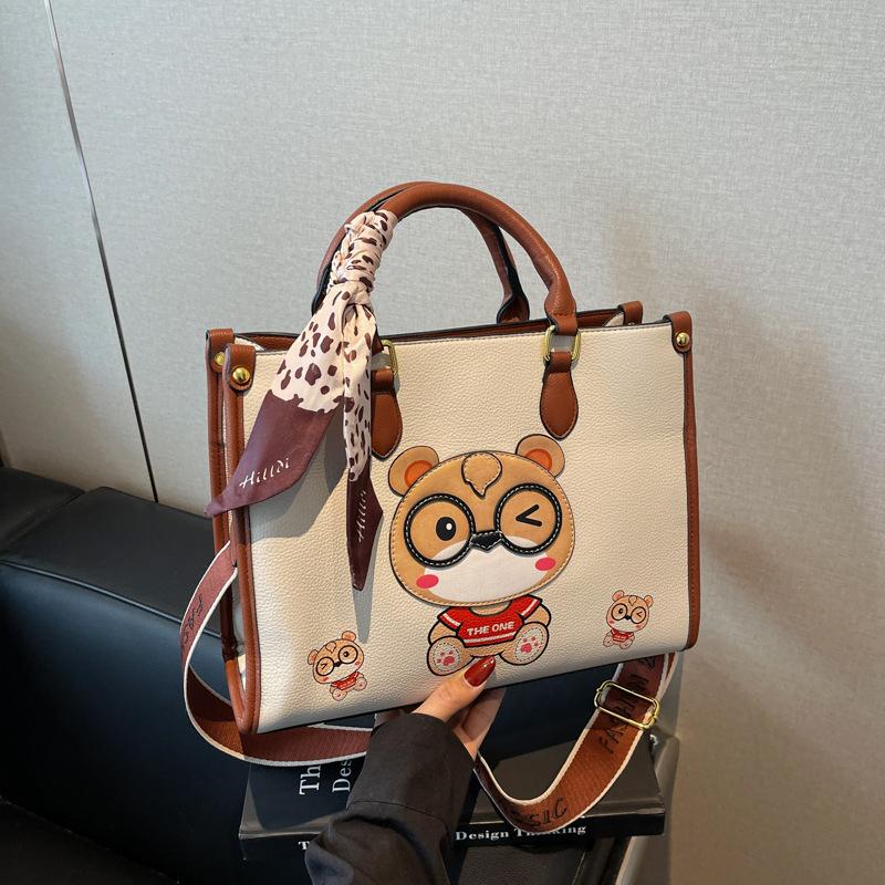 

Нишевая дизайнерская сумка женская новая милая сумка-тоут большой вместимости с медведем, портативная на плечо, сумка-мессенджер