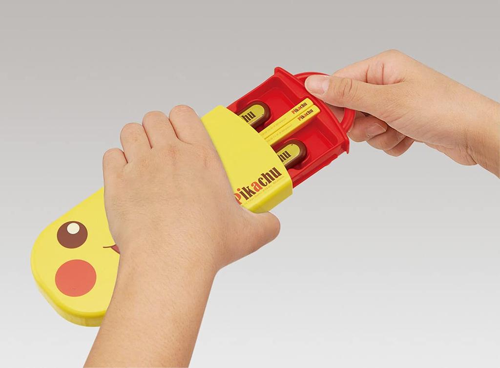 Conjunto Trio de Deslizantes Antibacterianos Skater Design Rosto do Pikachu Pokemon Feito no Japão Infantil (Marmita Hashi, Colher, Garfo) - - (TACC2AG-A)