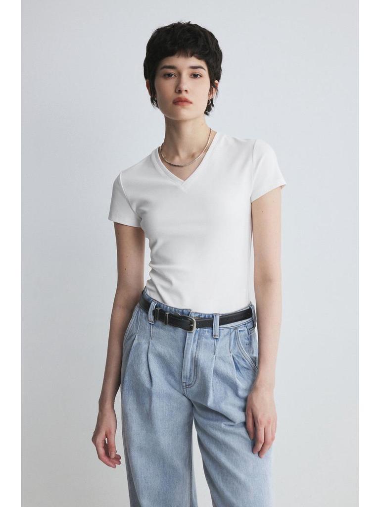 Warren Hailong Elegant Black & White Versatile V-Neck Short-Sleeve Ladies' Fashion Top for Spring/Summer.