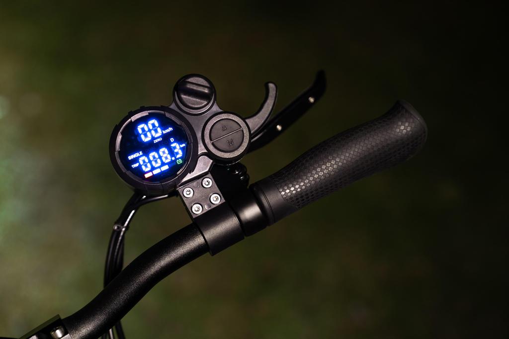 KuKirin M4 Max Elektroroller 800W Motor, 48V 18.2AH Batterie, 45 km/h Geschwindigkeit, 64 km Reichweite, 10-Zoll Reifen, IP54 E-Scooter