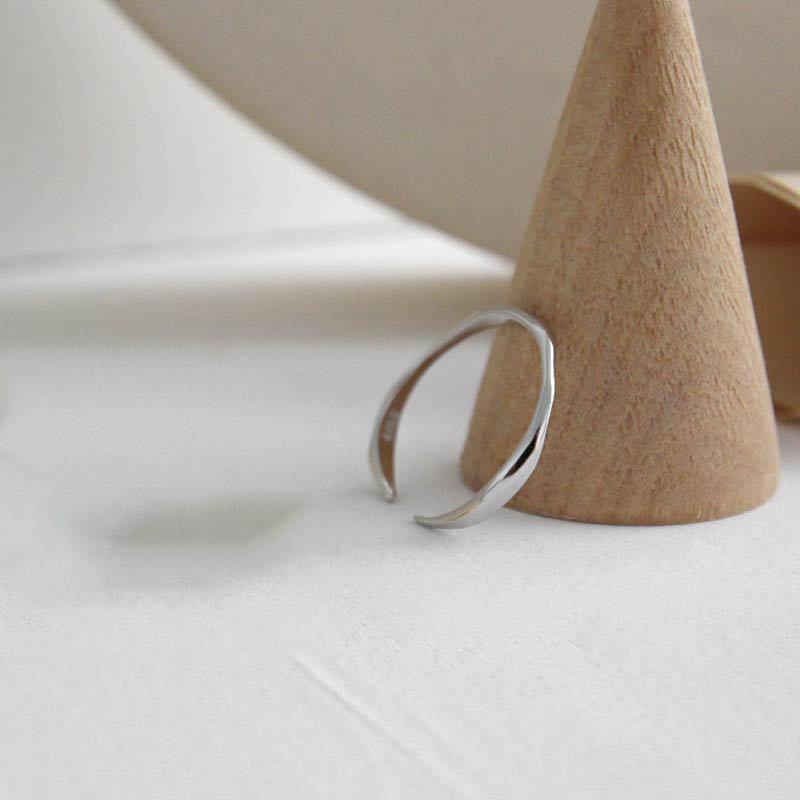 Korean S925 Silver Cross Military Flower Ring: Retro, Adjustable, Fashionable Hip-Hop Index Finger Design for Women.