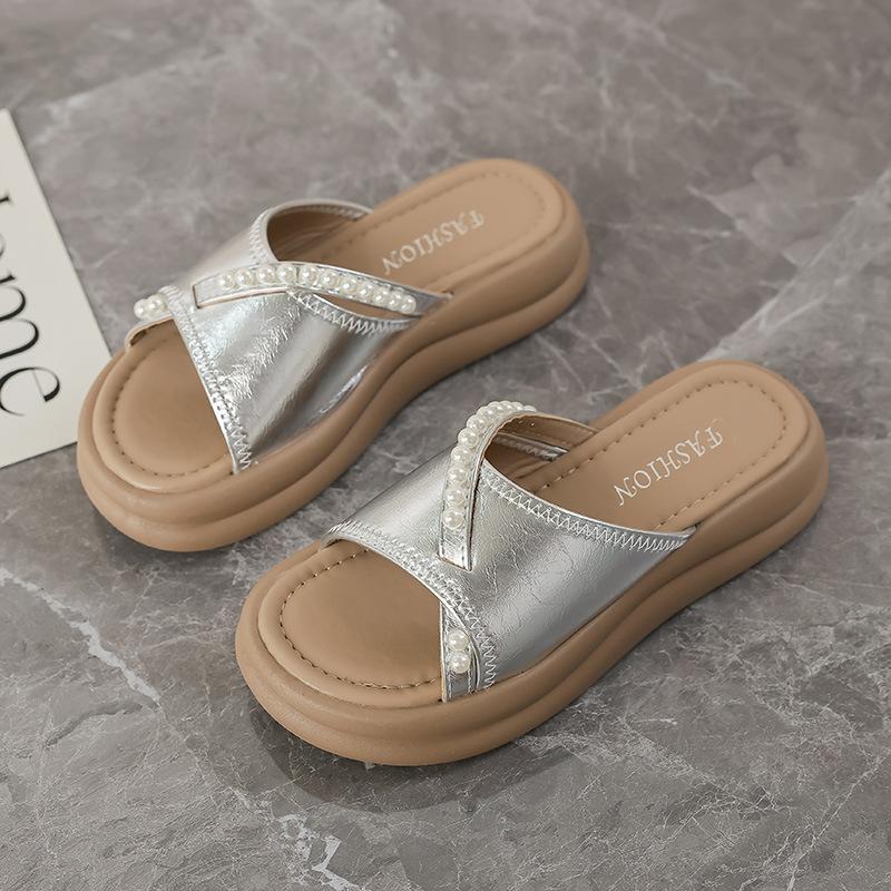 Thick-bottomed heightening cool slippers women's new outer wear in summer 2025 with skirts, small fragrant French rhinestone cool slippers