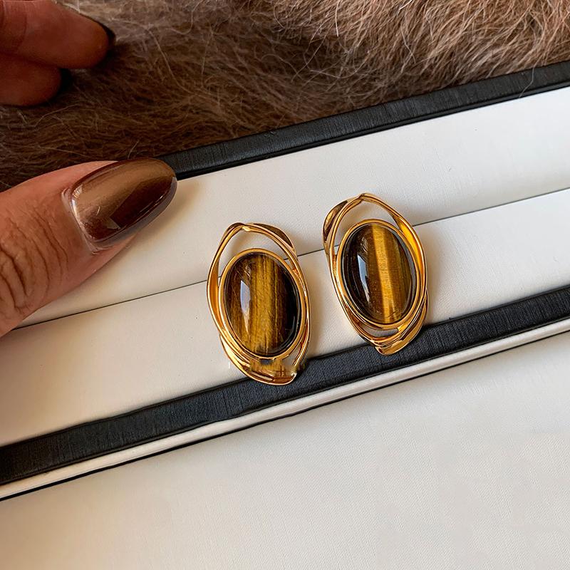 Vintage Maillard Brown Resin Stud Earrings for Women Luxury Tiger's Eye Stone Metal Frame Earrings High-Level Jewelry Daily Wear