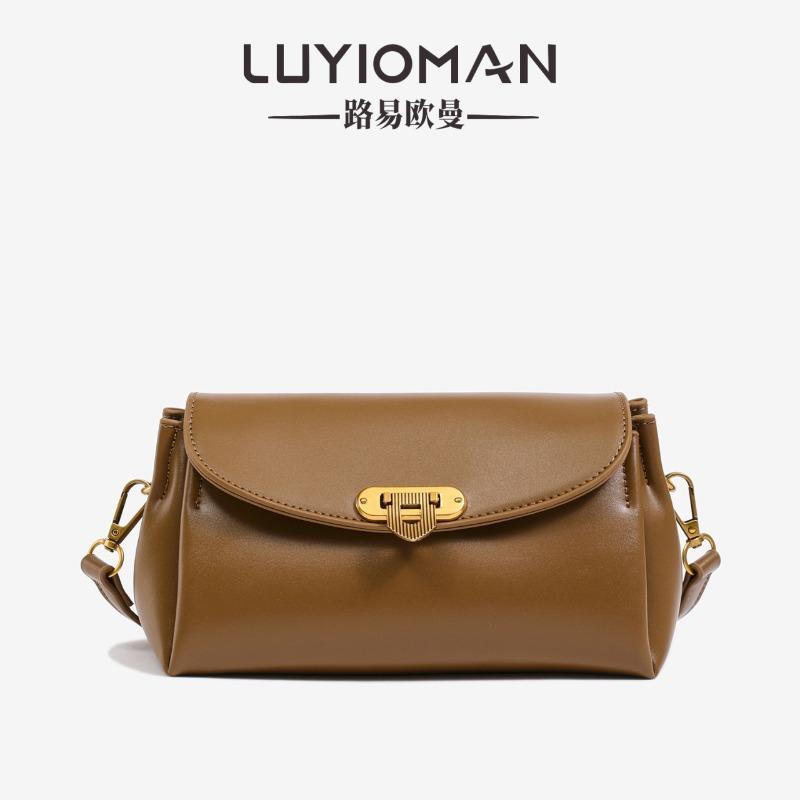 Shoulder bag, high-quality texture, new underarm baguette bag, fashionable and versatile retro trendy bag.