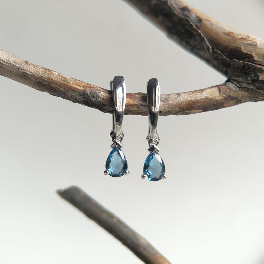 Серебряные серьги с топазом Лондон Блю 0.95ct (2195948)