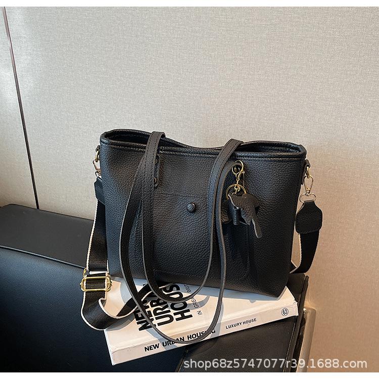 Commuter versatile large-capacity portable underarm bag women's new retro fashion tote bag shoulder messenger bag