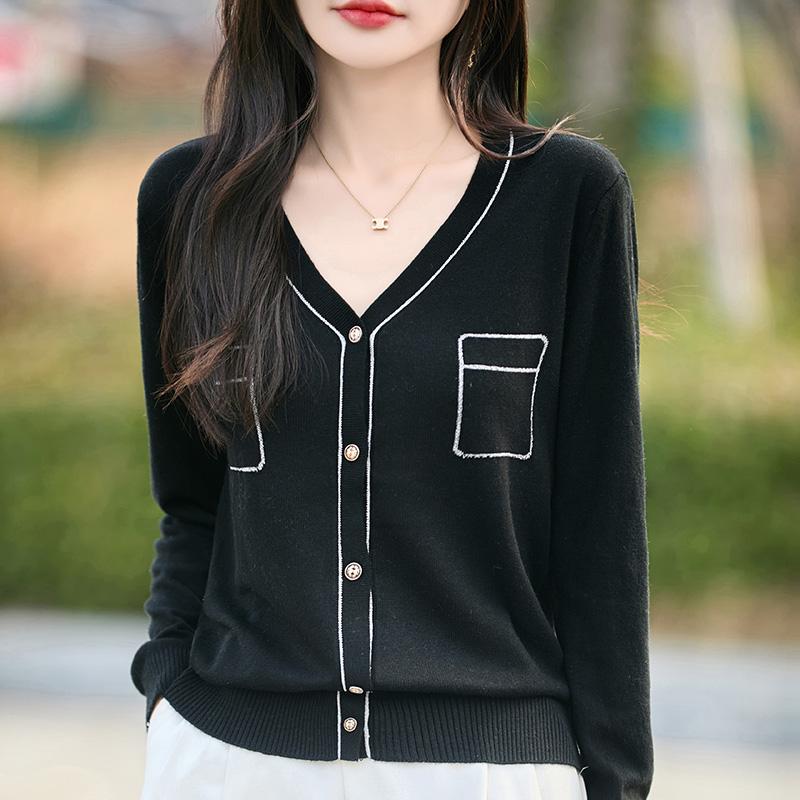 Damekardigan i lett 50% ull 50% morbærsilke - Allsidig strikkeplagg for alle årstider for komfort og stil hele året