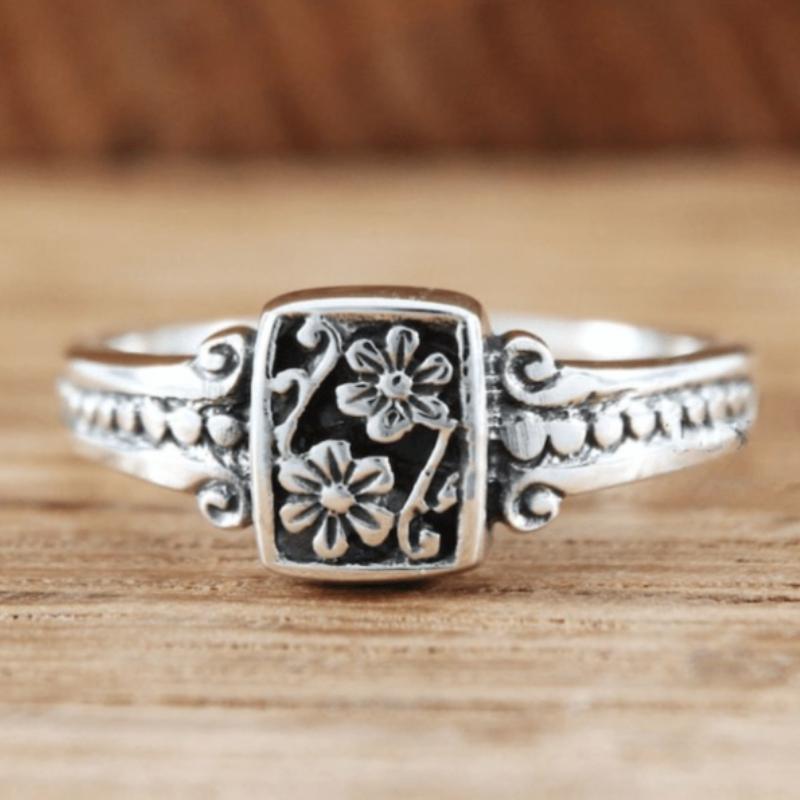 Vintage CopperColor Carved Floral Women's Ring and Creative Holiday Accessories Casual Daily Wear Jewelry Gift