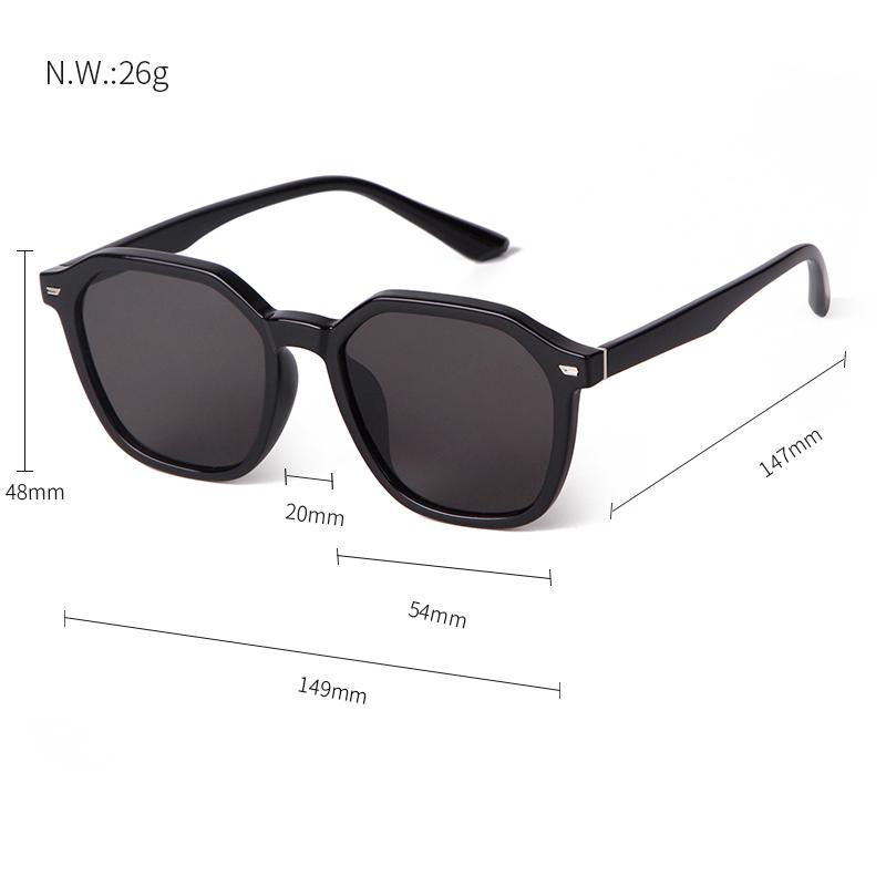 Square Sunglasses Woman Man Compact Frame Design Sun Glasses for Female Retro Square Metal Eyeglasses UV400 Protection Summer