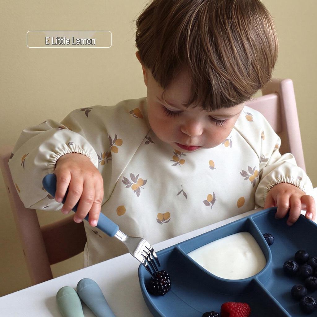 A-Class Waterproof Baby Eating Smock: Stain-Resistant Long-Sleeve Bib with Back-Button for All Seasons.