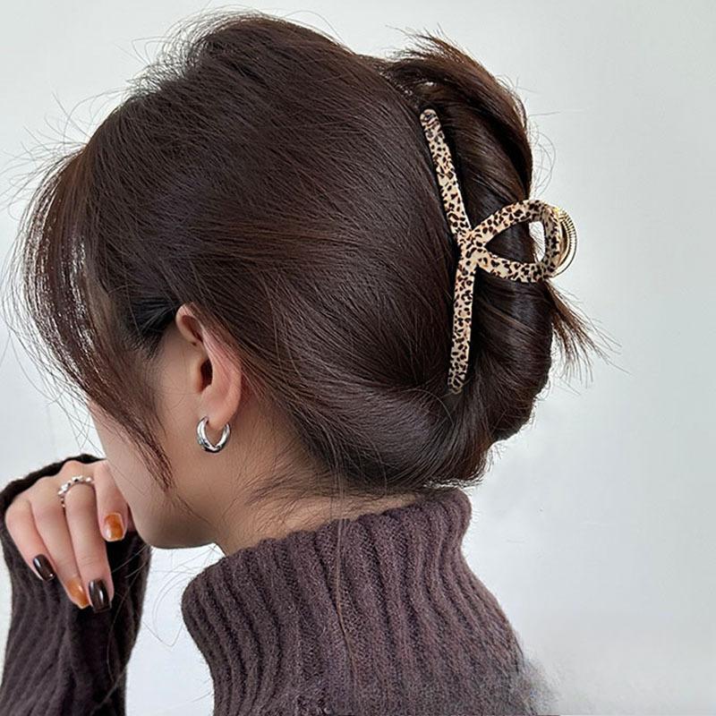 High-end Acetate Hair Clip for Children Large Metal Shark Clip Hair Accessory for SummerBack of The Head