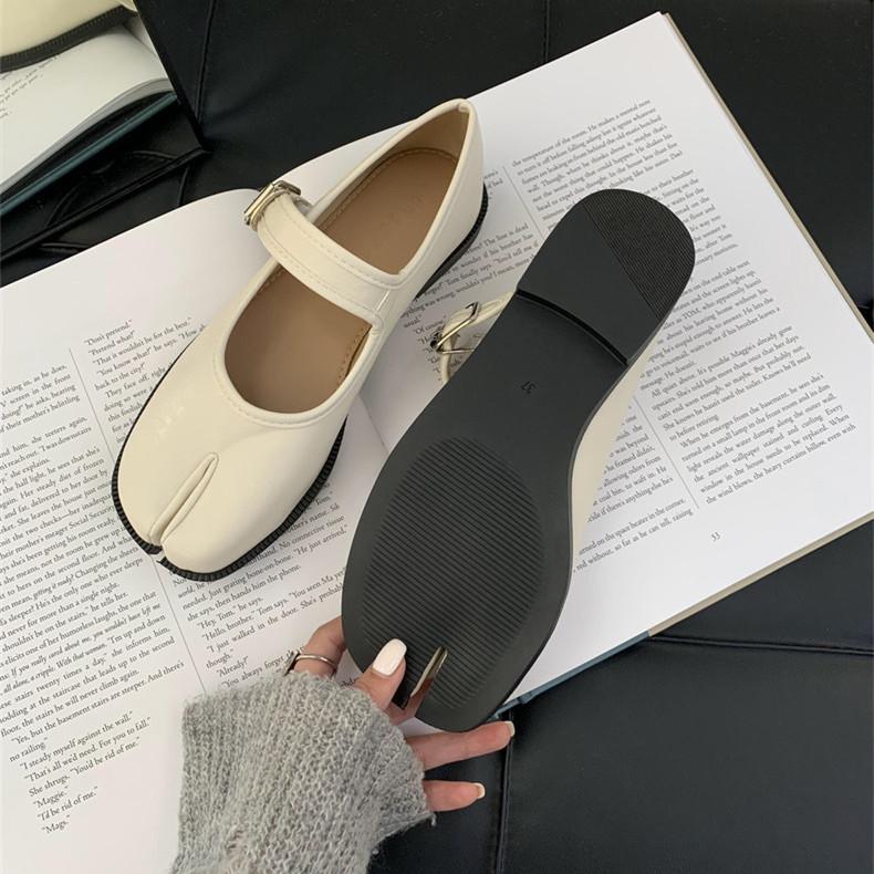 

Модные IPPEUM Таби Мэри Джейн Туфли для женщин 2025 Новые Черные Красные Разделенный Носок Балетки Балетки Пряжка 225 белый