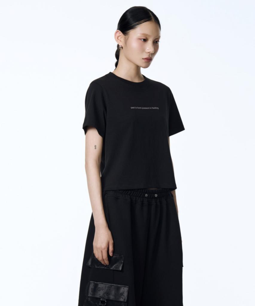 71TO96 Lettering Crop T-Shirt (Black)