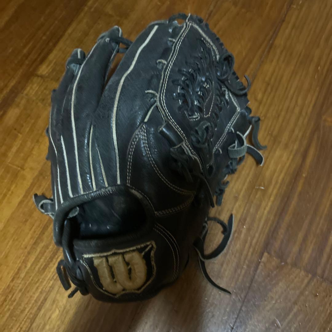 Used Wilson DynaX Soft Gloves Black