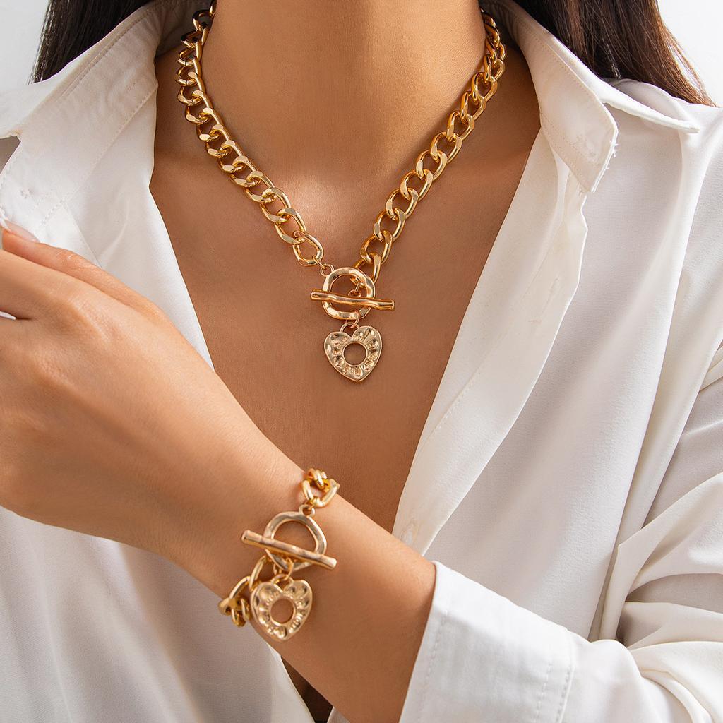 Personalized Punk Lava Hollow Love Pendant Necklace, Simple Metal Ot Buckle Collarbone Chain Necklace