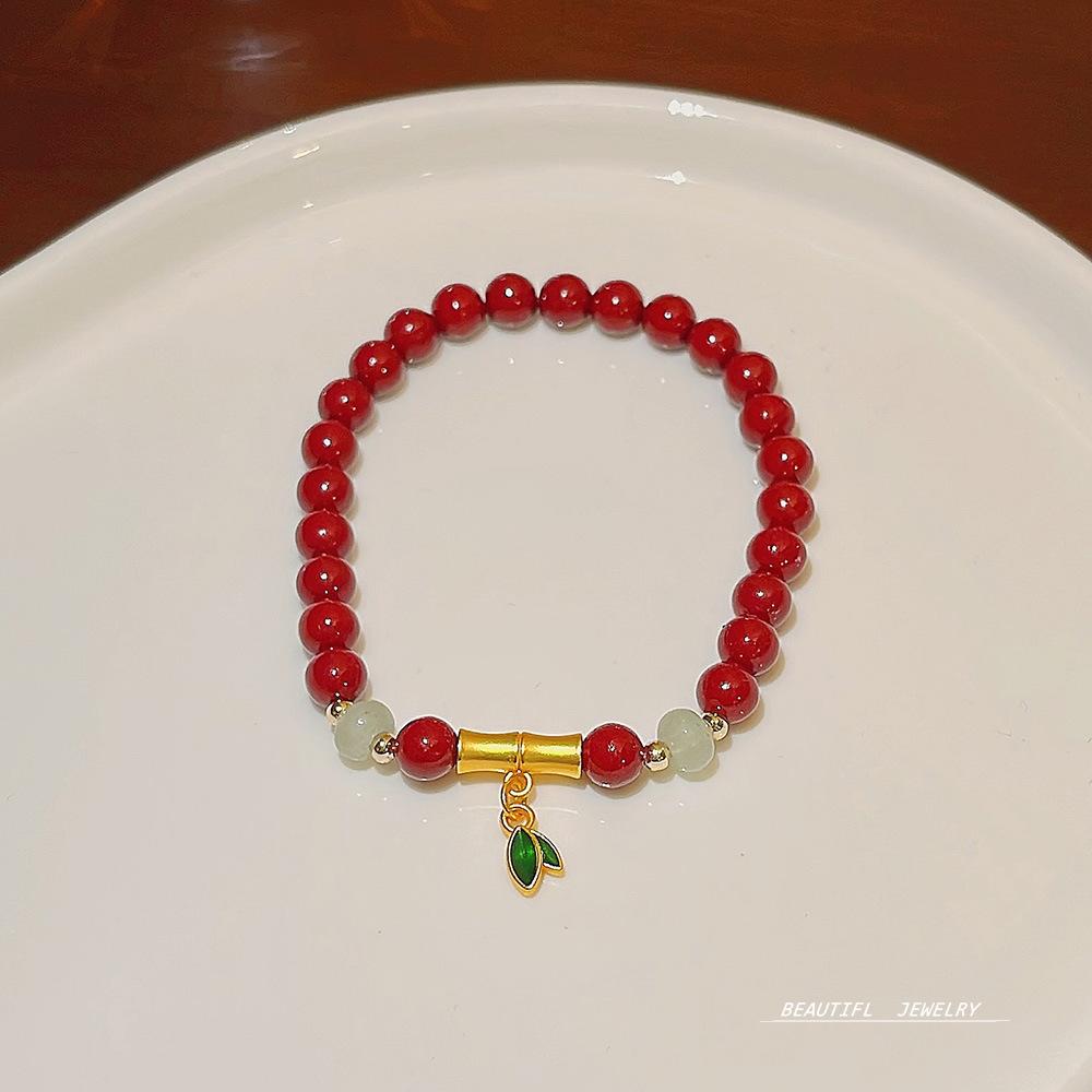 New design rock crystal elastic bracelet sweet temperament strawberry crystal bracelet jewelry girl.