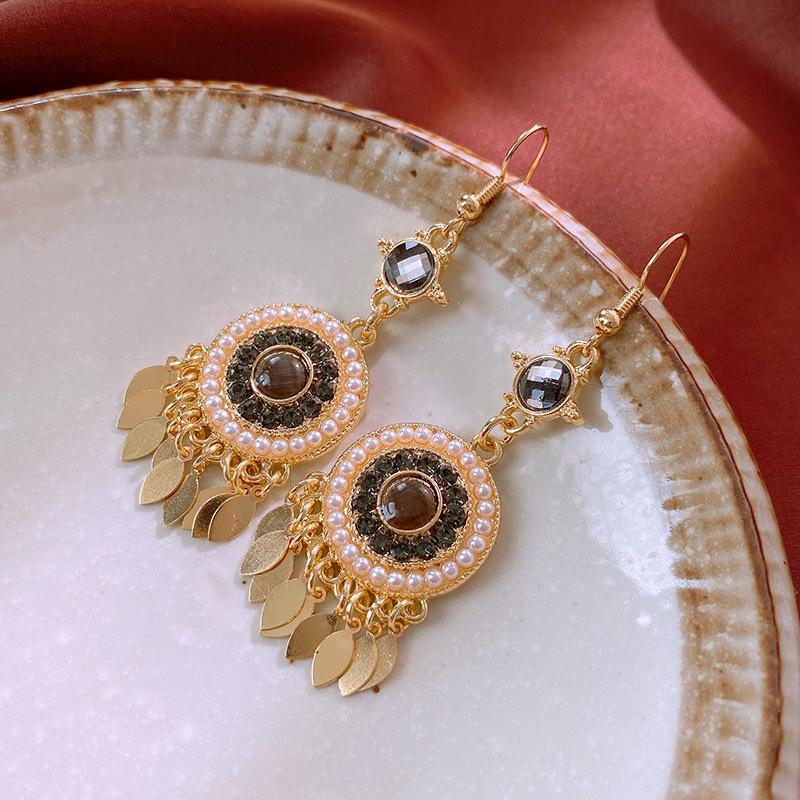 

Элегантные серьги-кисточки в стиле ретро с бриллиантами и цирконами