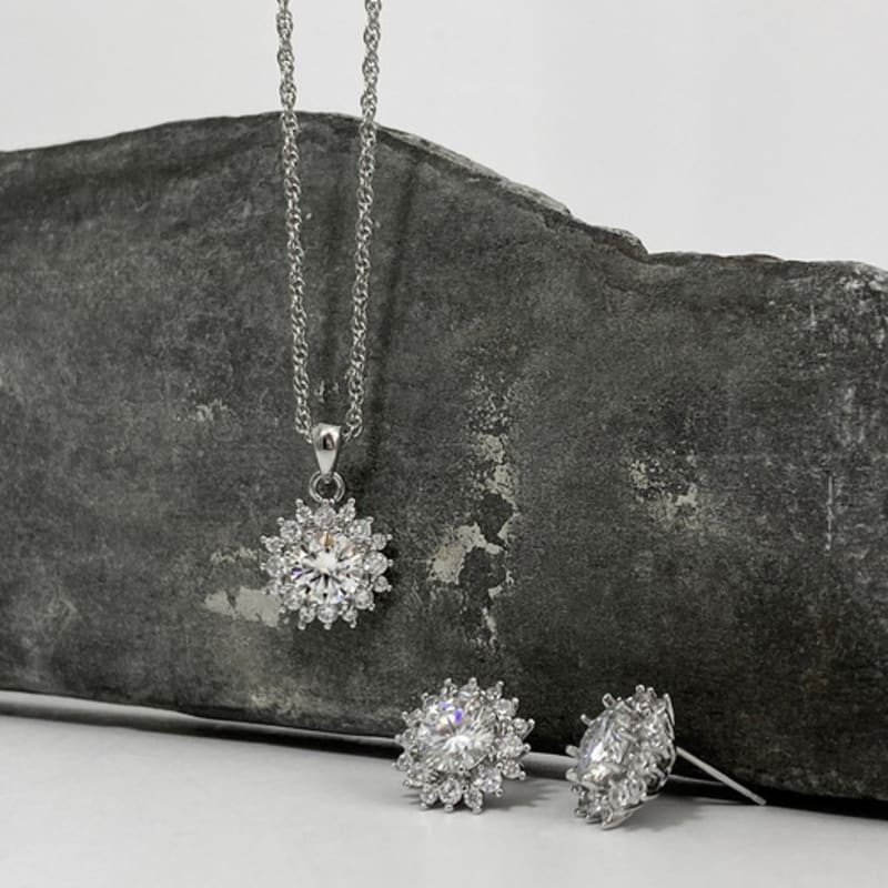 Ozel Silver925 Moissanite 1CT Halo Setting Necklace PS150N