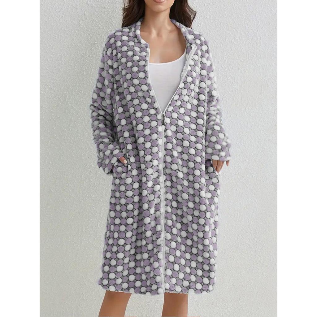 Neformální a pohodlná flanelová noční košile s otevřeným hrudníkem, domácí župan s kruhovým vzorem