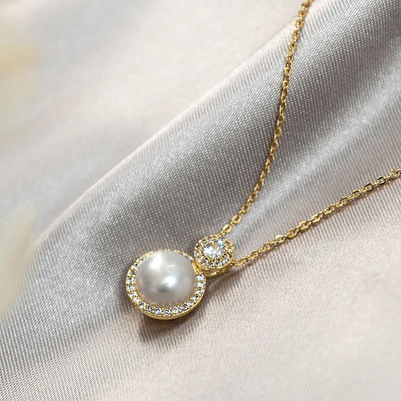 French Temperament Style Necklace, Round Geometric Imitation Pearl Pendant, Micro-inlaid Zircon Neck Chain.