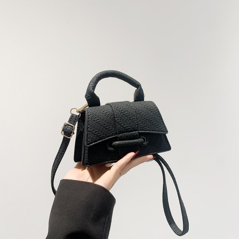 

Конфетный цвет с индивидуальным замком, текстура 2024, весенняя повседневная модная клетчатая сумка на одно плечо, переносная, косая, маленькая квадратная сумка чёрный