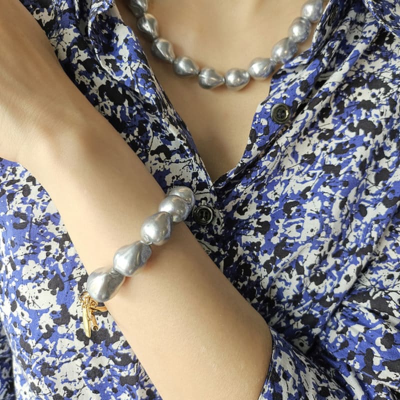 Eliz av Lizgallery Barockpärlhalsband_Grå