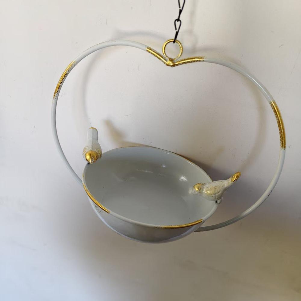 

Heart Shape Hanging Bird Feeder Handcrafted Hummingbird Feeder Outdoor Bird Bath Garden Decoration білий