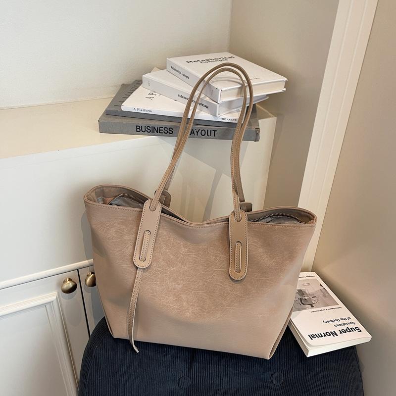 Mode Retro-Tragetasche mit großem Fassungsvermögen Damen Herbst und Winter neue einfache Schultertasche Pendlertasche Umhängetasche