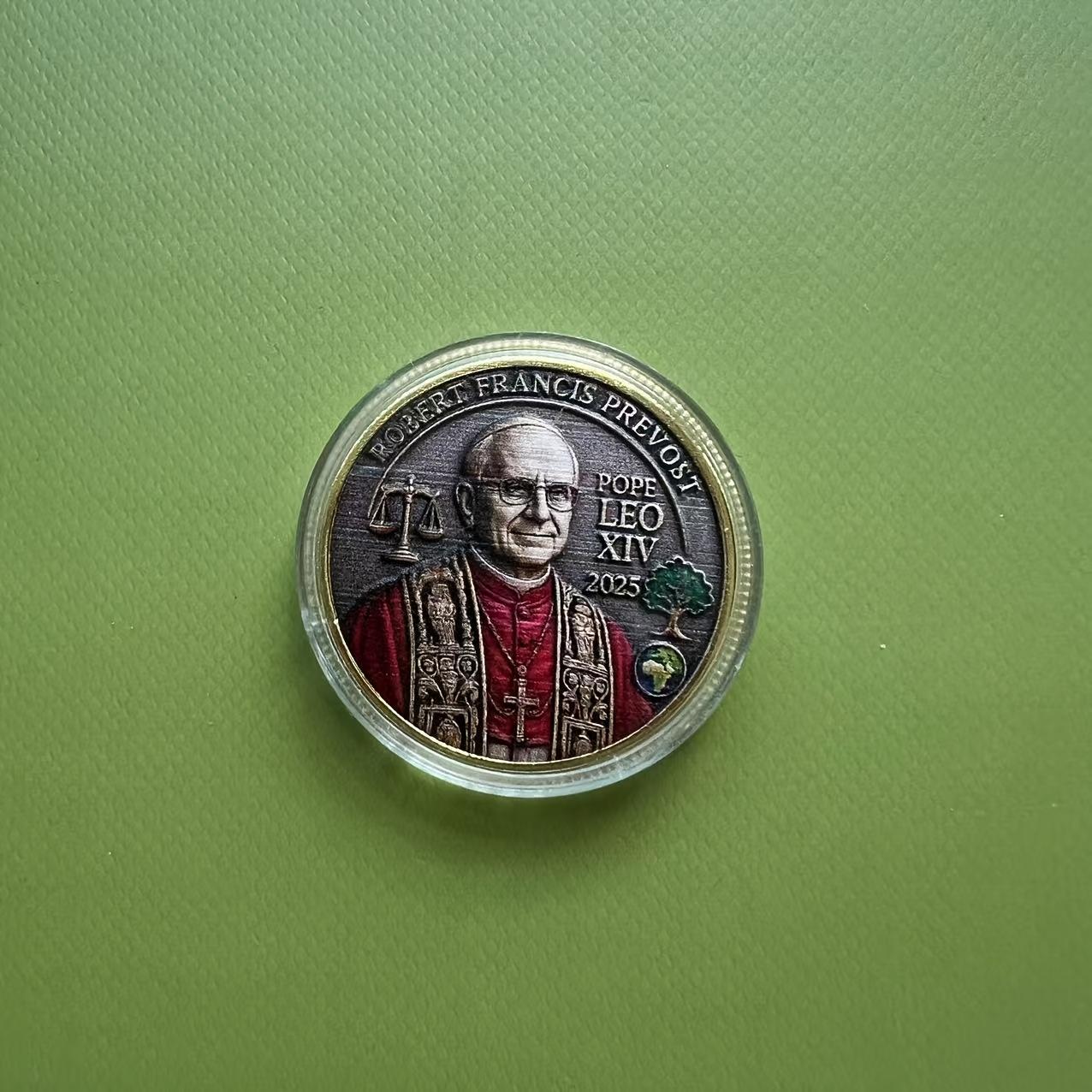 

1 шт. Коллекционная монета из сплава Папы Льва XIV с пластиковой коробкой для хранения Pope coin