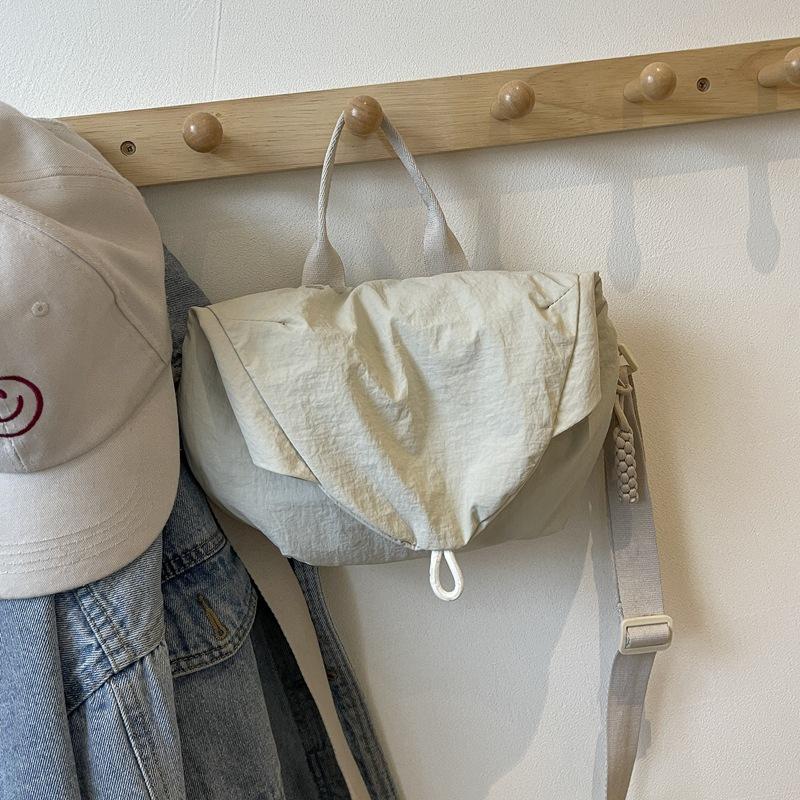 

Hand carrying bucket bag women s 2025 summer new trend casual shoulder bag Korean version niche fashion versatile messenger bag