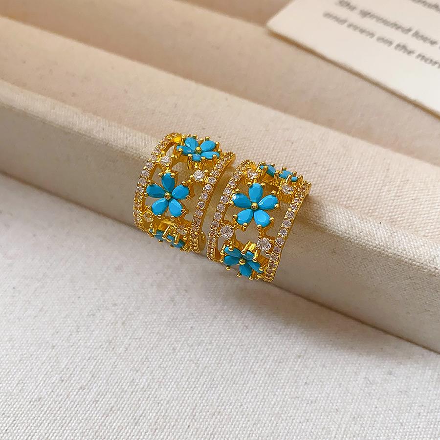 Französisch neues Design Mode Zirkon 14K vergoldet blaue Zirkonblumen C-förmige Ohrringe elegante Damen Alltagsarbeitsaccessoires