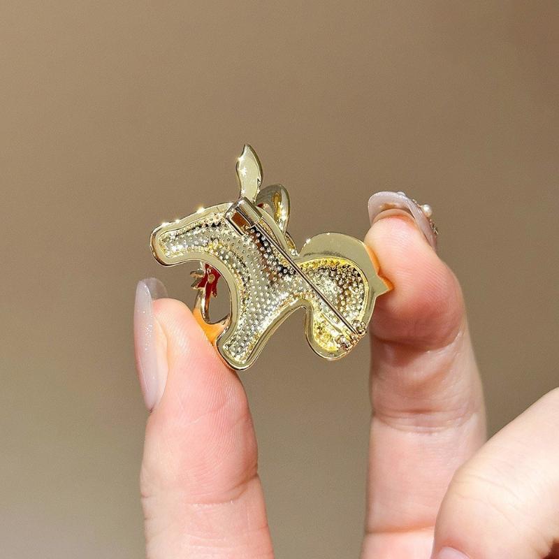 Fashion Animal Zodiac Red Horse Brooches For Women Clothing Coat Jewelry Accessories Gifts
