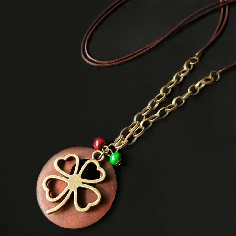 

Этническое ожерелье из дерева и сплава в виде четырехлистного клевера для женщин