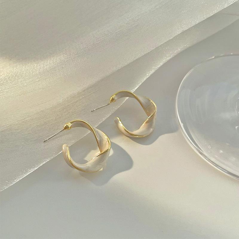 Корейские французские нерегулярные спиральные кремово-белые серьги женские S925 серебряные игольчатые нишевые дизайнерские высококачественные простые серьги