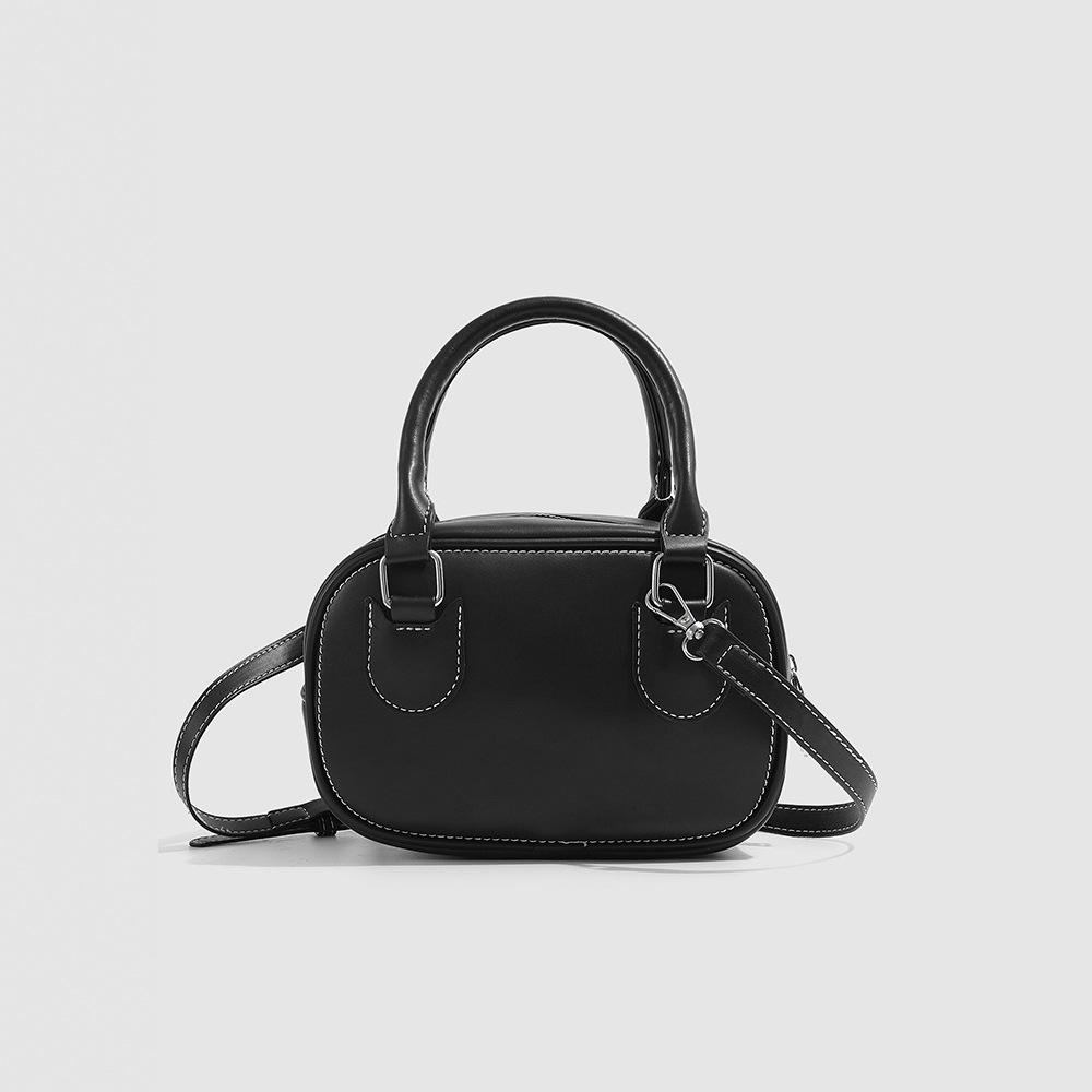 Women's bag 2025 new model, niche design, casual shoulder and crossbody bag, fashionable everyday versatile handbag, bowling bag