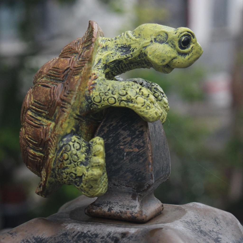 1 Piece of Cute Resin Rock Climbing Turtle Statue, Indoor and Outdoor Fish Tank Decoration, Flower Pot Decoration, Outdoor Garden Wall Hanging, Courty
