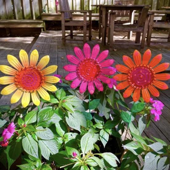 

Metal Flower Garden Stake Planter Insert Flower Stake with Leaves Outdoor Decorative рожевий