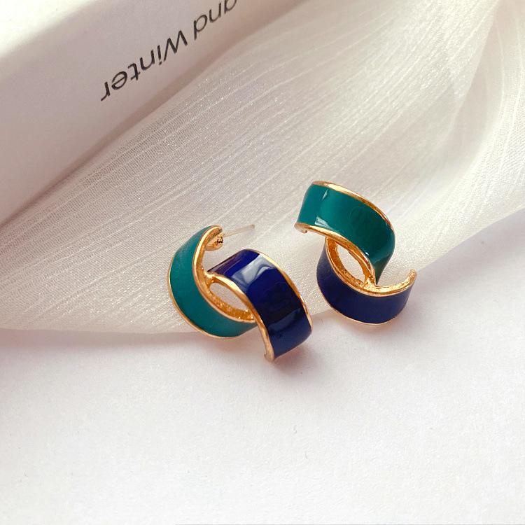 SKEDS Fashion Enamel Round Pearl Earrings For Women Vintage Baroque Exuqisiste Jewelry Ear Rings Party Wedding Accessories Gift