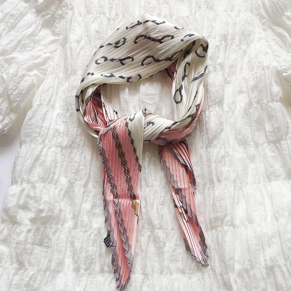 NEU Mode Plissiert Bedruckt Damen Halstuch Schals Vintage 70CM Quadratischer Plissierter Schal Für Damen Sommer Knitter Damen Schals