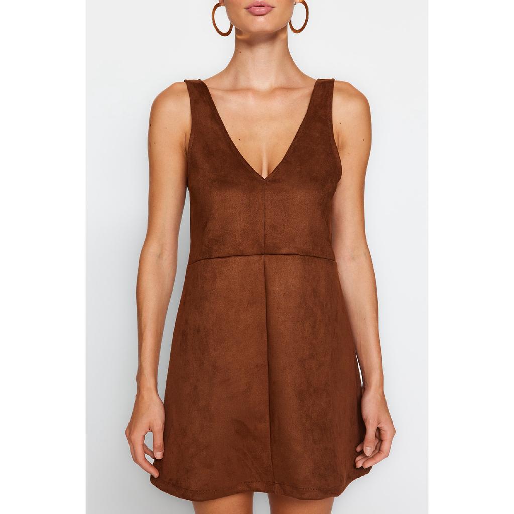 فستان جيليه سويدي قصير محبوك بني برقبة على شكل حرف V Twoaw24el00543