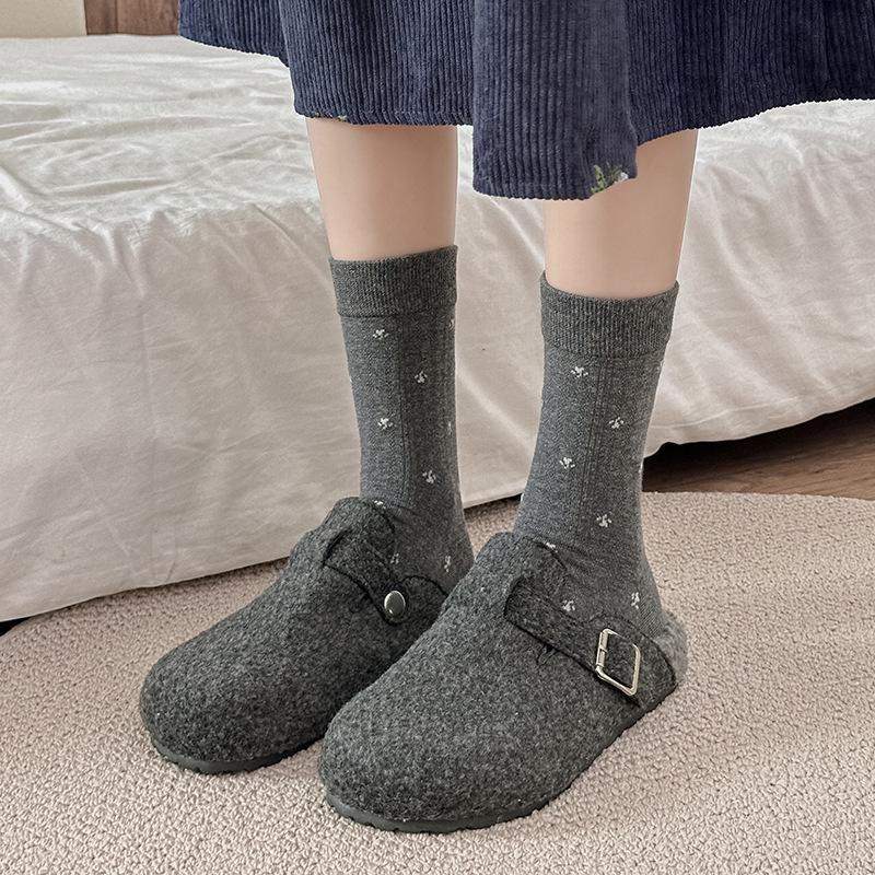 Women's Autumn & Winter Floral Mid-Calf Socks - French Style, Trendy, Versatile, and Retro.