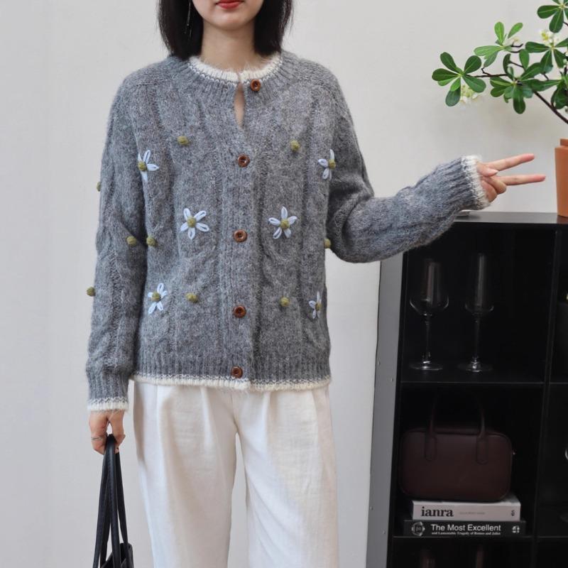 Autumn and winter new loose lazy wind knitted cardigan embroidery design gentle wind sweater jacket women