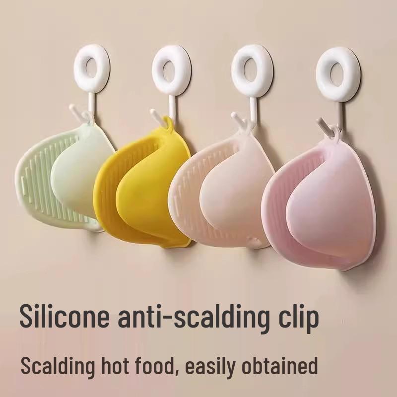 

Newcomer Exclusive: Thick Silicone Heat-Resistant Kitchen Gloves