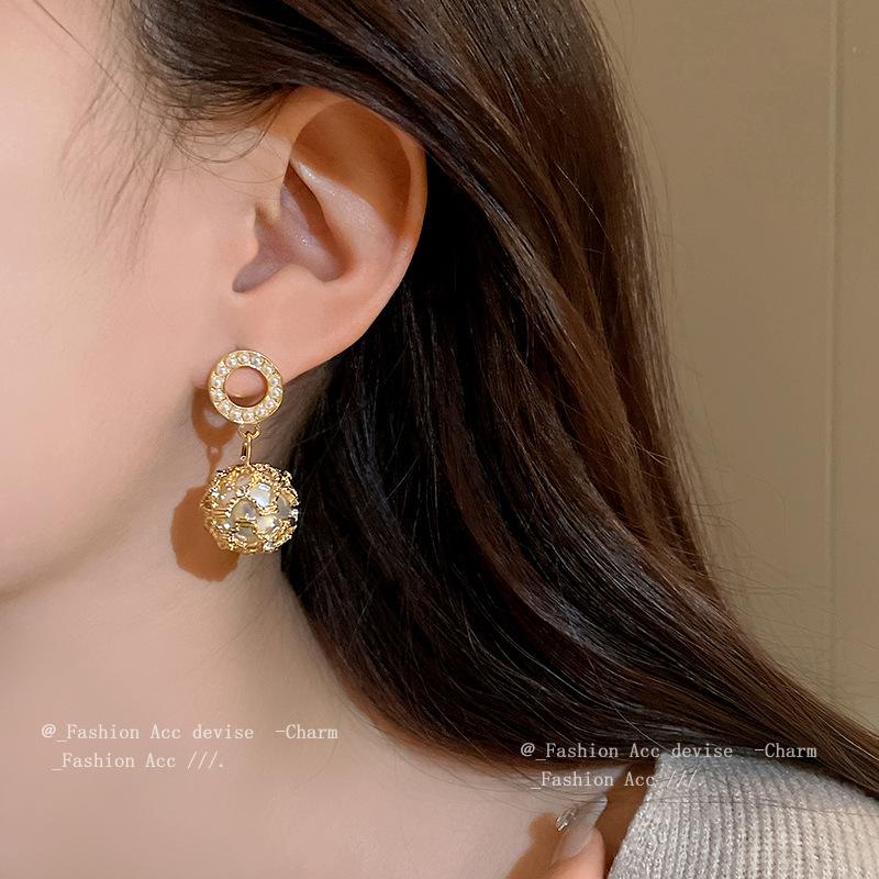Silver Needle Diamond Pearl Geometric Earrings Retro Light Luxury Premium Earrings Niche Versatile Design Earrings