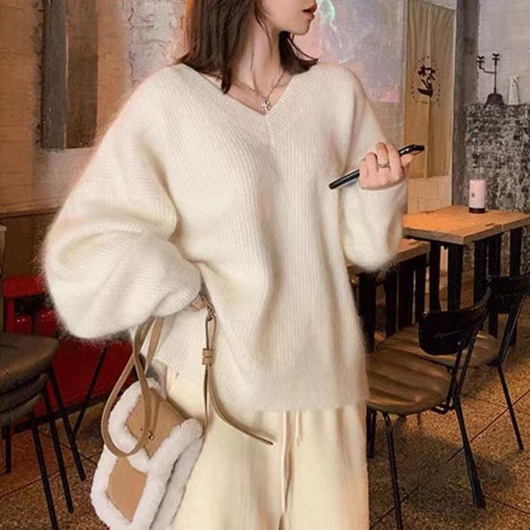 

V-neck sweater women s autumn and winter explosion loose design sense niche soft waxy solid color large size lazy inside knitted top 412-315 (average size) білий