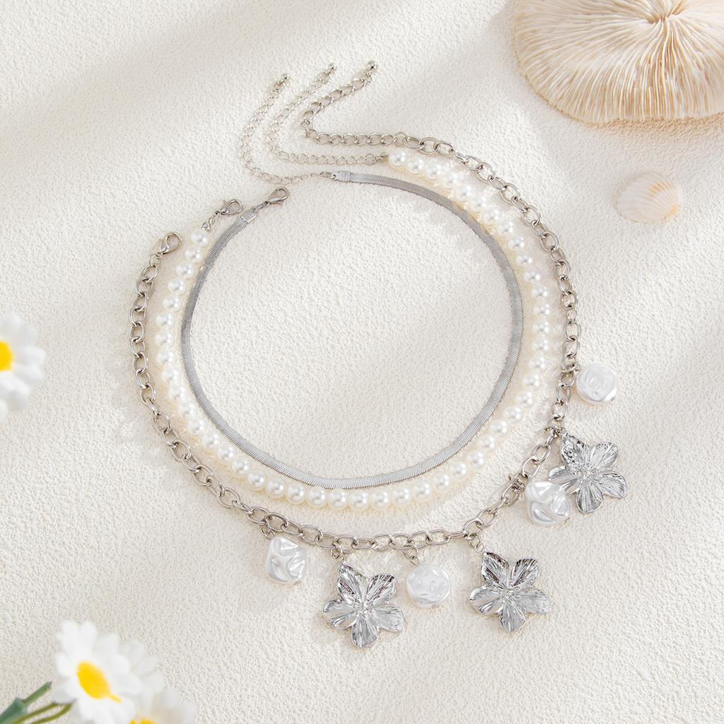 Niche imitation pearl beaded snake bone chain necklace, flower pendant stacked collarbone chain jewelry women