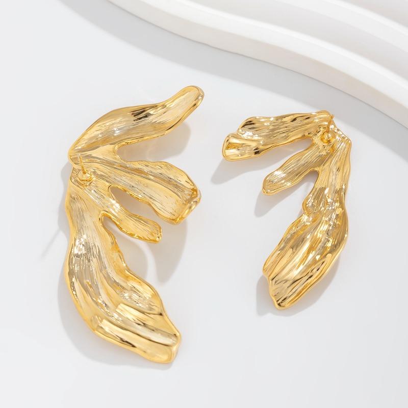 Exaggerated metal ginkgo biloba stud earrings, trendy girl sweet cool wind shell pattern earrings