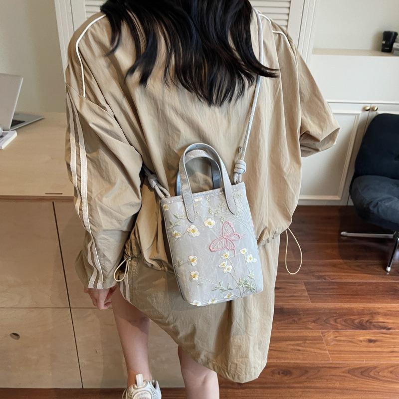 Textured Large-capacity Bag Women's New Textured Embroidered Commuter Tote Bag Shoulder Bag